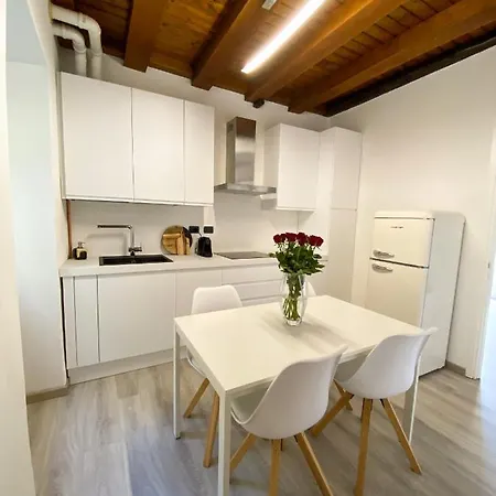 Nagi Apartment Carate Urio